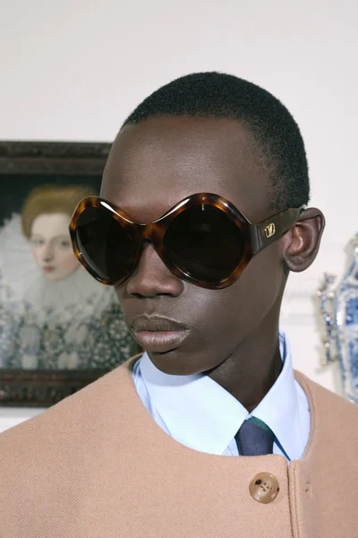 Look 30